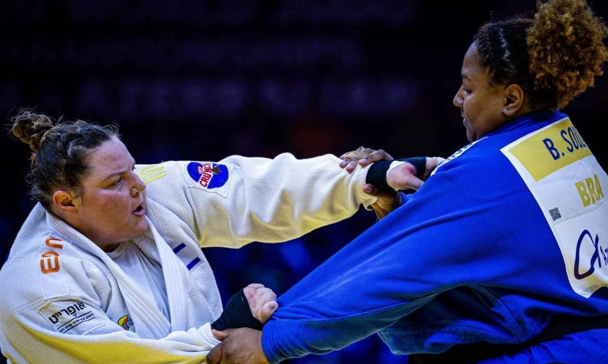 Bia Souza encerra campanha individual no Mundial com três vitórias