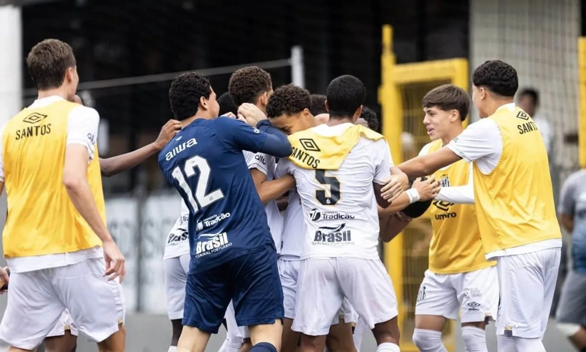 Palmeiras cede empate, e Santos entra no G8 do Brasileirão Sub-17