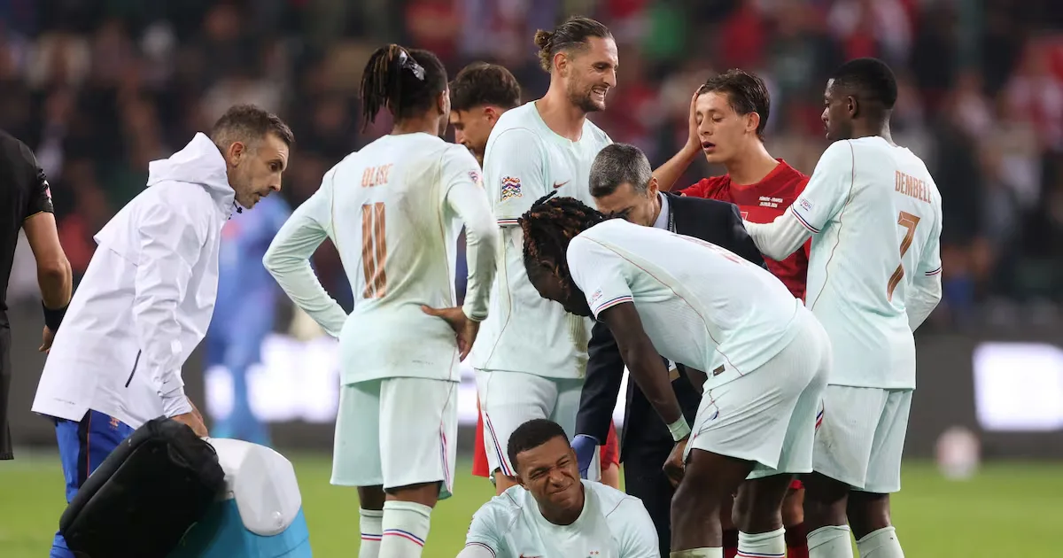 Mbappé retorna ao Real Madrid após lesão no joelho esquerdo