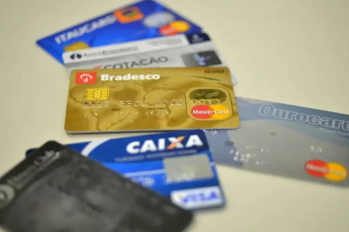 Educador financeiro sugere comprar e revender produto em vez de emprestar cartão