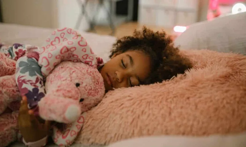 Sono infantil varia de 14 a 17 horas nos primeiros meses a 8 a 10 na adolescência