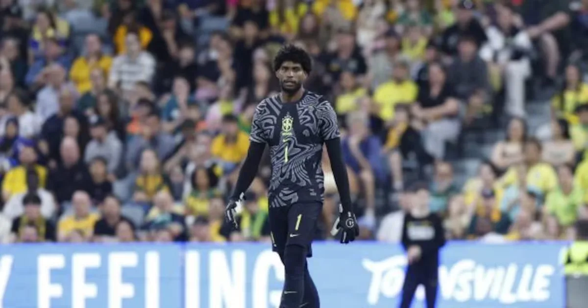 Gomes critica Hugo Souza e aponta Otávio como opção para a Seleção
