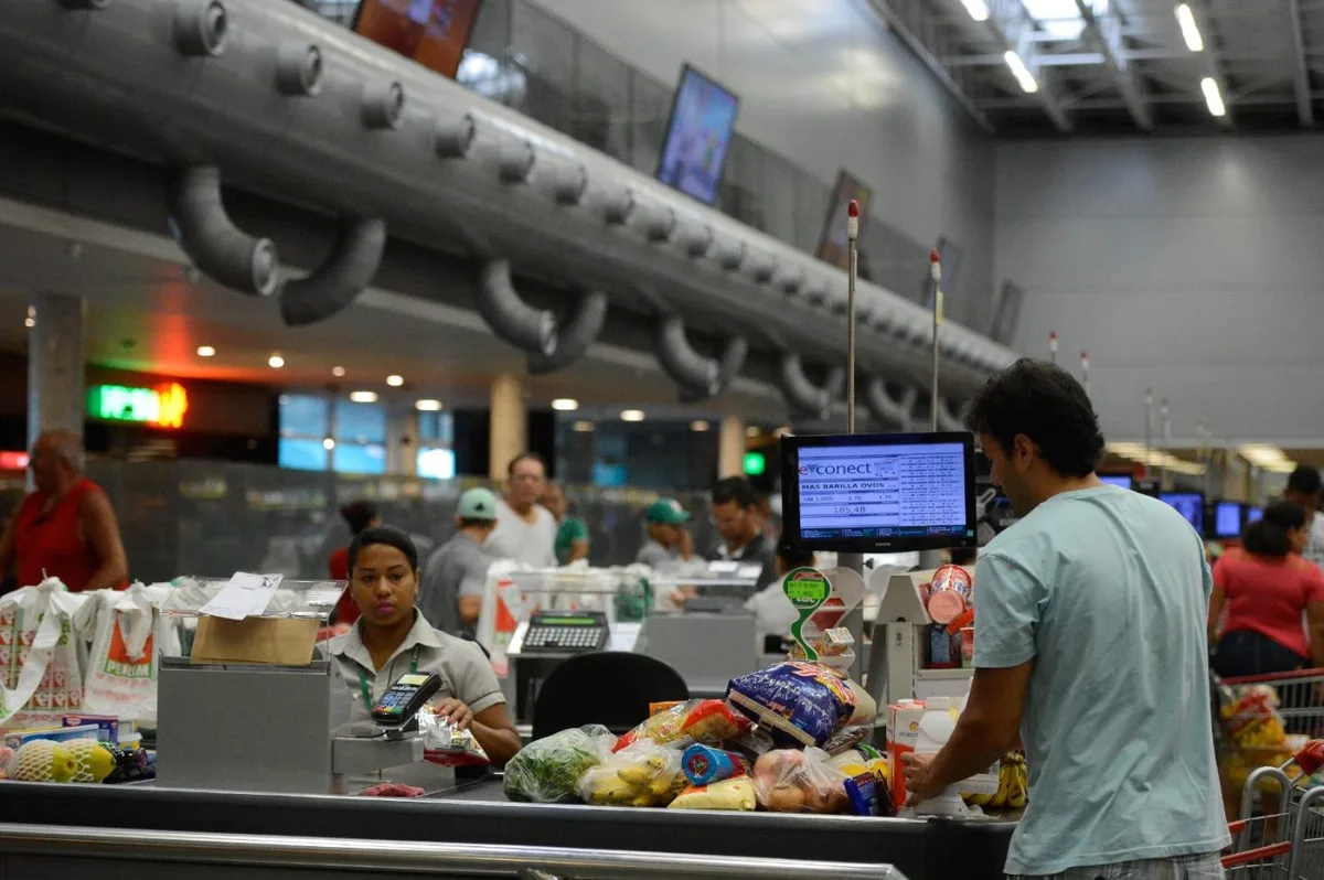 Carne, feijão e leite pressionam o orçamento das famílias, aponta levantamento