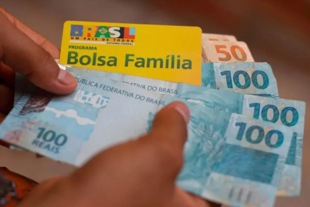 Bolsa Família terá mínimo de R$ 691 a partir da folha de outubro