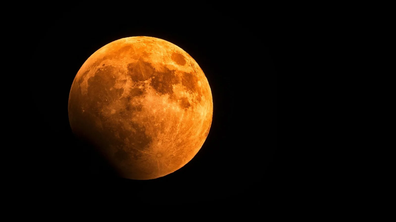 Lua cheia da primavera poderá ser vista maior e mais avermelhada no horizonte