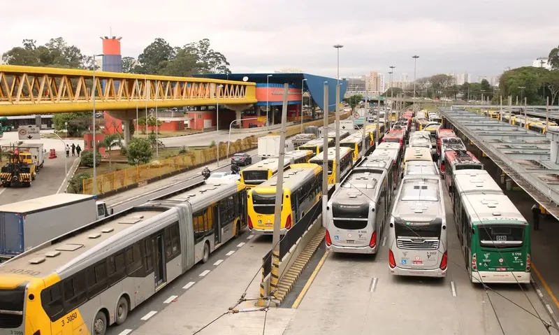 Paralisação de ônibus está prevista para terça-feira em várias cidades