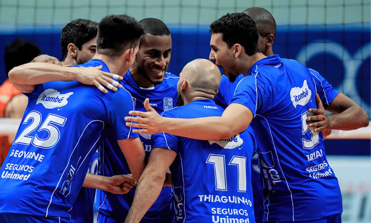 Bryan vira o jogo no saque e Minas leva título mineiro de vôlei