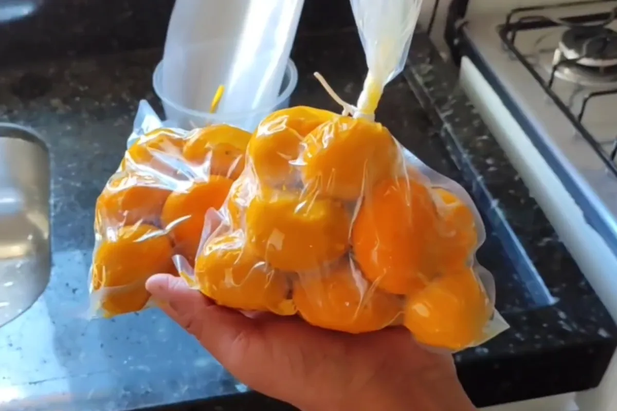 Pequi com casca vai ao freezer para prolongar consumo após a safra