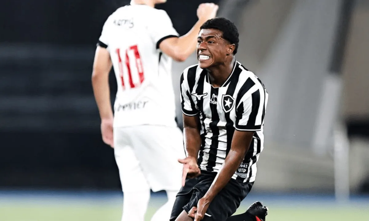 Botafogo vence Vasco por 4 a 2 e segue vivo no Brasileiro Sub-17
